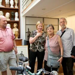 בסטודיו של חנה אורלוף בפריז