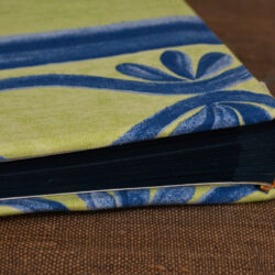 ארועים ירוק ופרחים בכחול