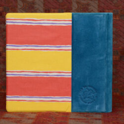 זמש כחול עם ניירות אדום וצהוב