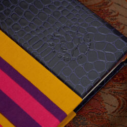 פסים צבעוני דפים סגולים