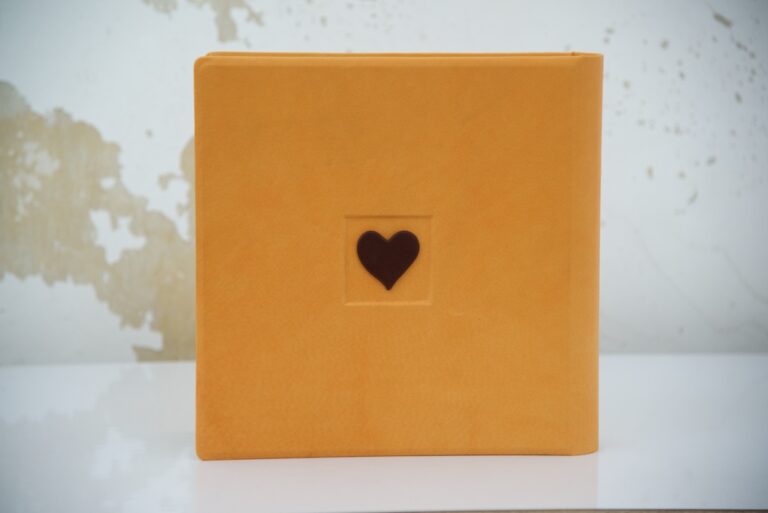 כריכה בעבודת יד