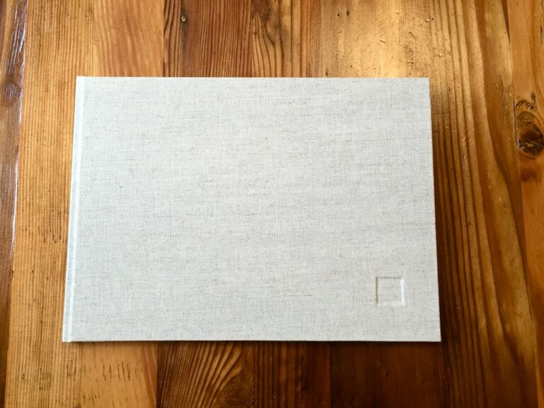 ספר בעבודת יד שכולל תוכניות אדריכליות