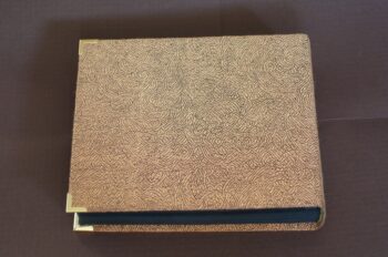 פינות מוזהבות