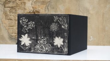 הדפס מיוחד בחזית הספר