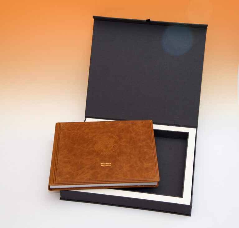 קופסא לספר מתנה לדן שפירו