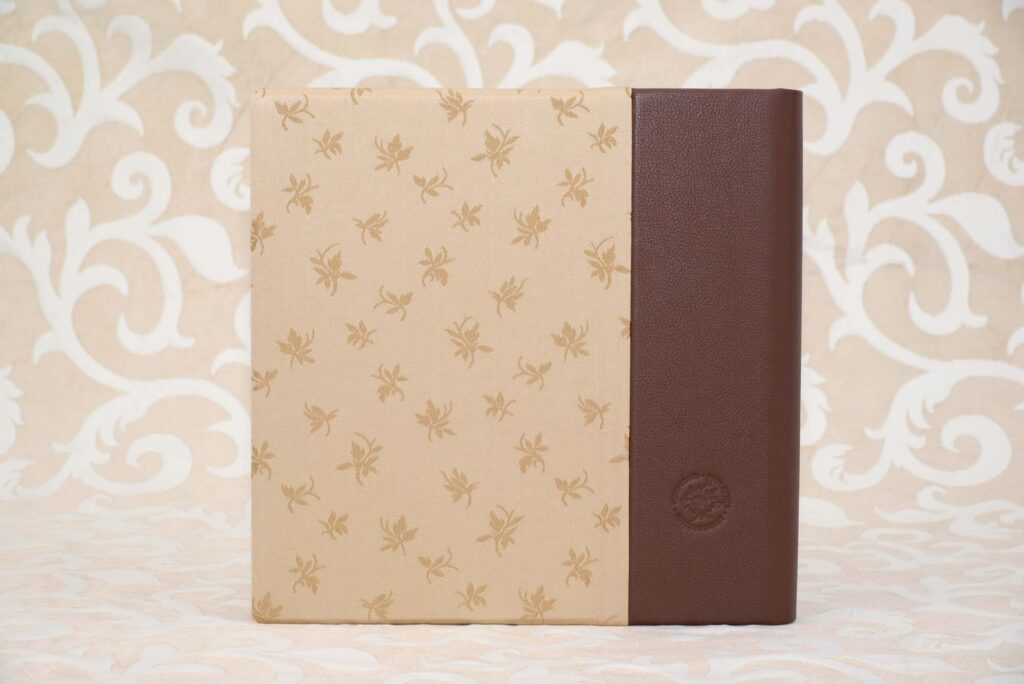 אלבום חתונה בד רקום בז׳