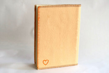 מחברת שורה 80 דפים כריכה רכה עם לב בחזית