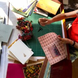 ריקמה על בד לכריכת מחברת