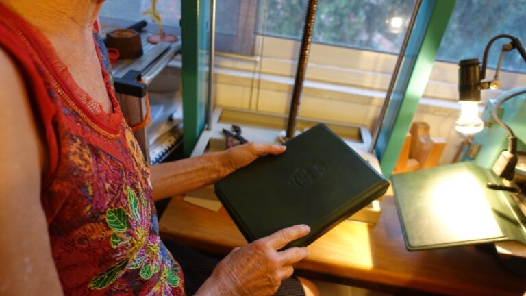 הפורטרט של ניר על הכריכה