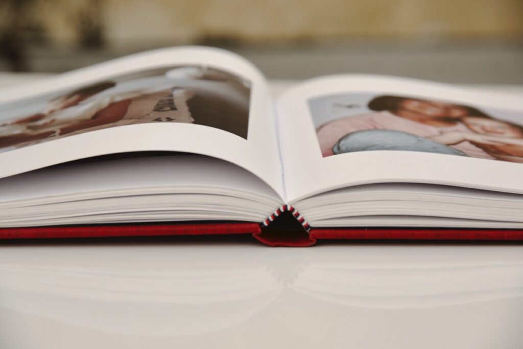 פתיחה שטוחה, תפירת הדפים