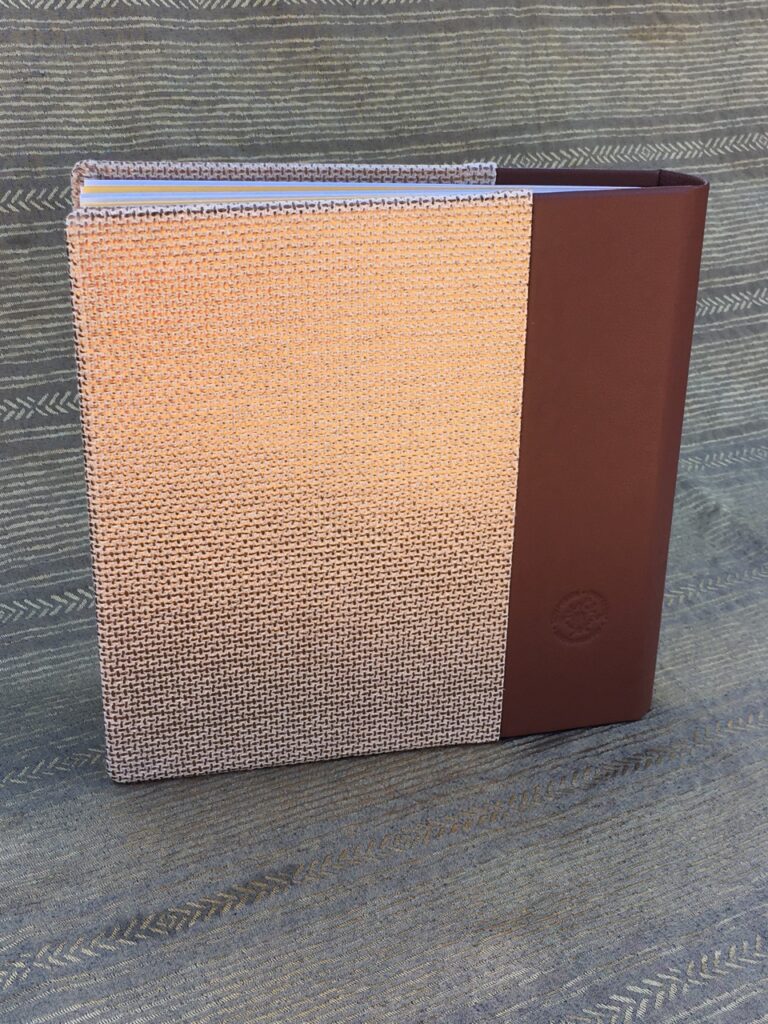 אלבום חתונה עם בד מוזהב