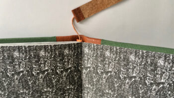 הפורזץ תפור בתוך הבלוק עם הקונטרסים