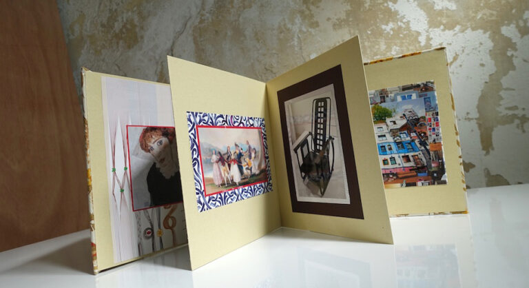 אקורדיון מעוצב עם רקע 12 תמונות בהדבקה