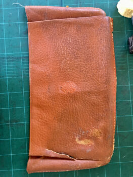 חלק מתיק ישן לשידרה לכריכה