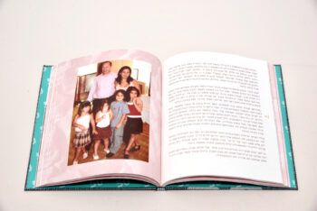 דפים של טקסט ותמונות מושלבות