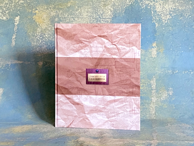 הספר ערוך בשתי שפות: עברית ואנגלית