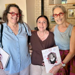 השקה של הספר: הכותבת, ויקי ואני שהפקתי