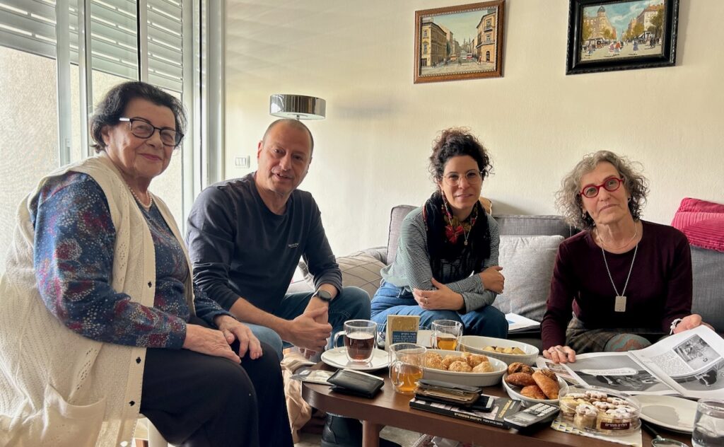 פגישה בין הלקוחה וההפקה